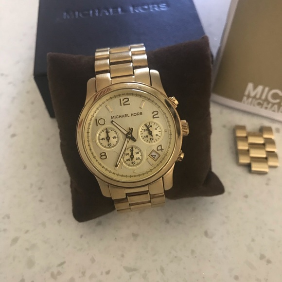Michael Kors RUNWAY MK5055 Mid-Size Ladies Watch - Picture 3 of 5